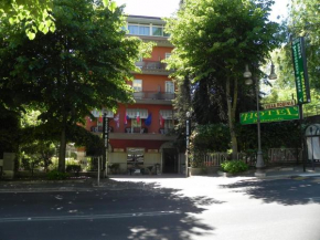  Hotel Villa Robinia  Джензано Ди Рома